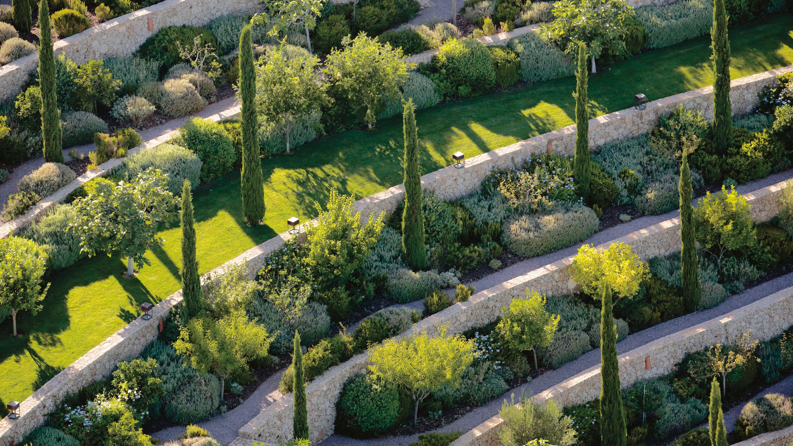 9 Best Landscaping Companies Near Me for Stunning and Sustainable Outdoor Spaces