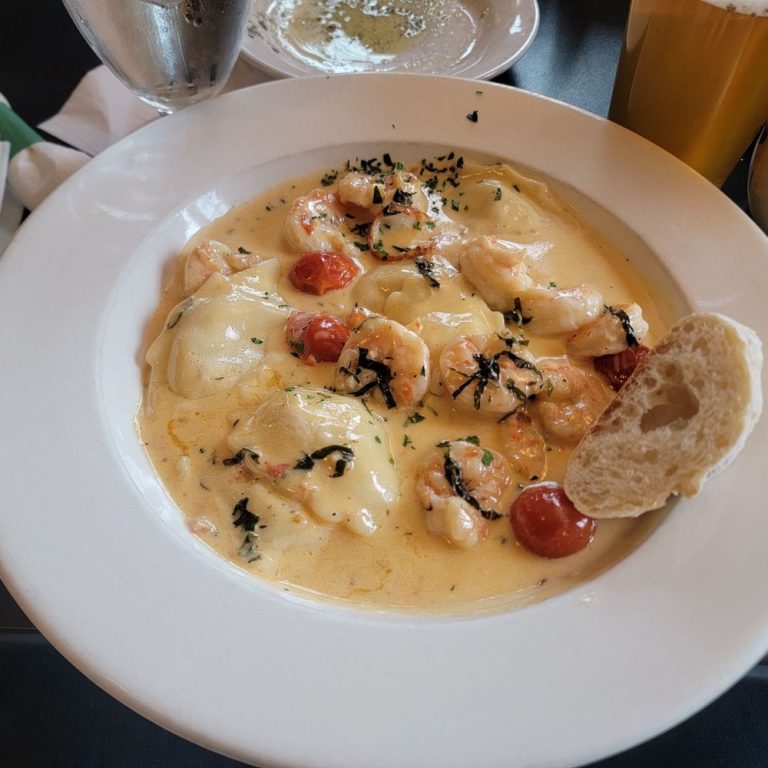 Lobster Newburg Recipe: History, Preparation, and Perfect Pairings Explained