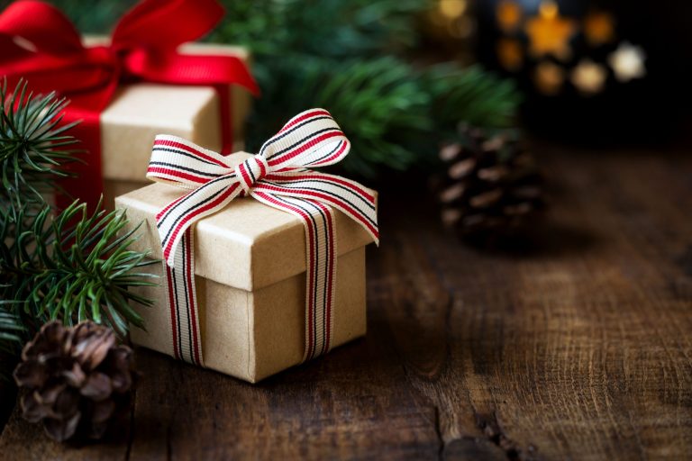 9 Best Christmas Gifts for Colleagues: Thoughtful and Professional Ideas