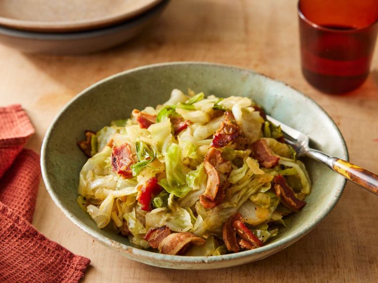 Fried Cabbage with Bacon, Onion, and Garlic: A Flavorful, Healthy Recipe
