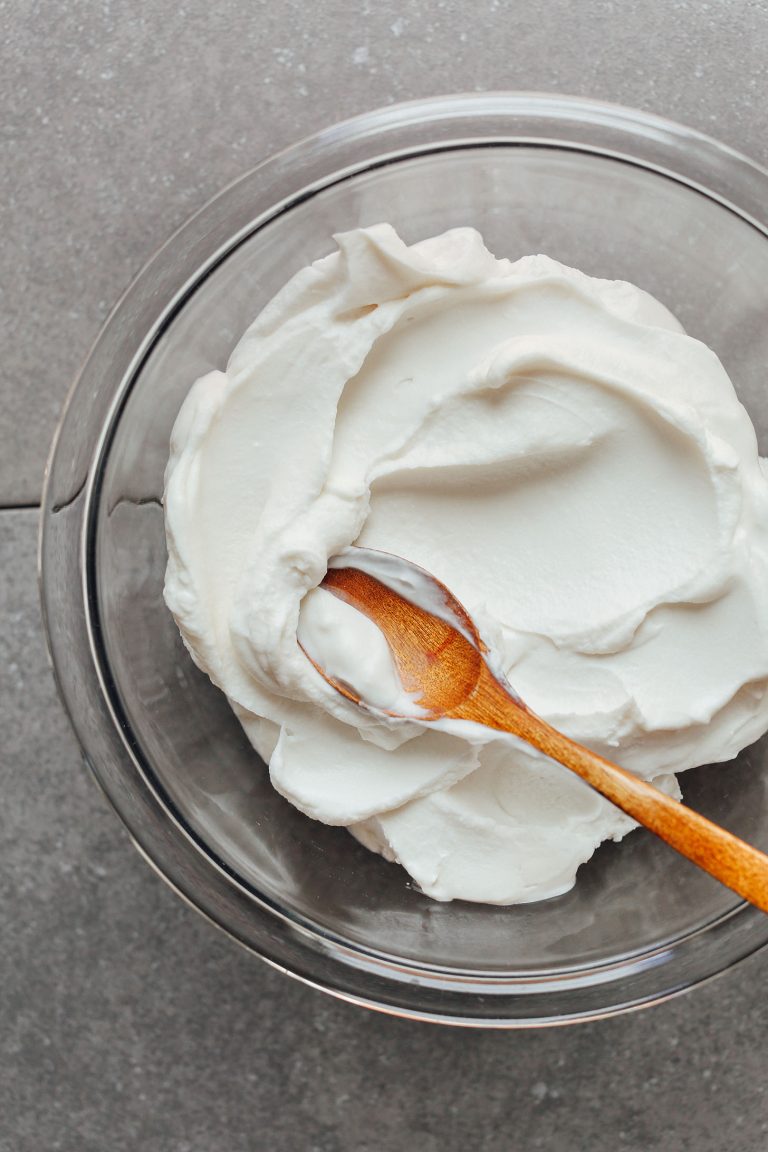 Vegan Sour Cream: Best Brands, Health Benefits, and Easy DIY Recipes
