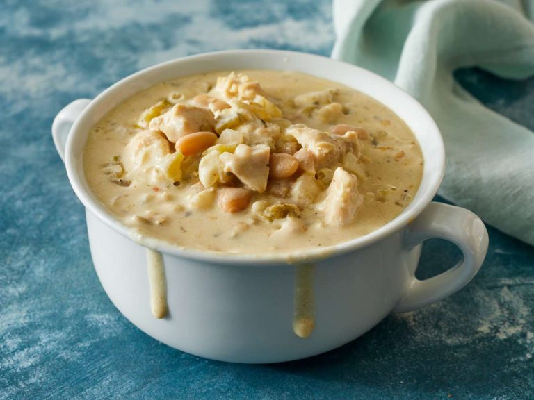 White Chicken Chili: Creamy, Nutritious, and Simple to Make