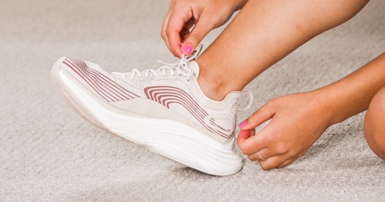 9 Best Shoes for Neuropathy: Comfortable and Stylish Footwear Options