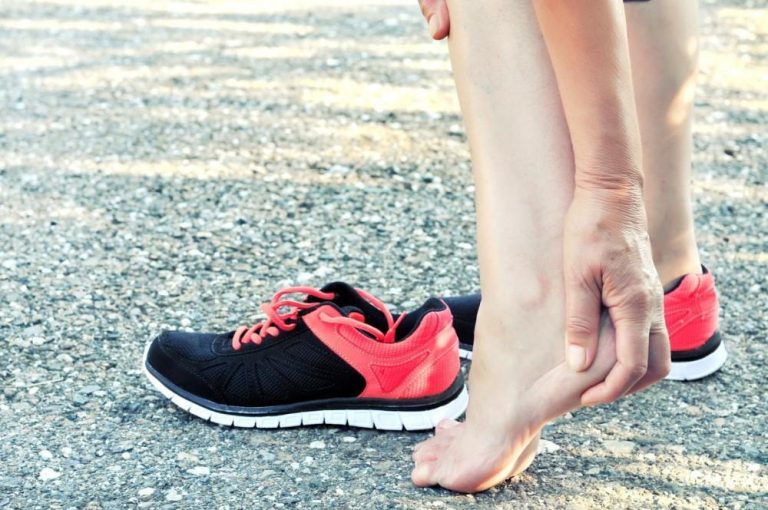 9 Best Shoes for Heel Pain: Top Footwear Choices with Superior Support and Comfort