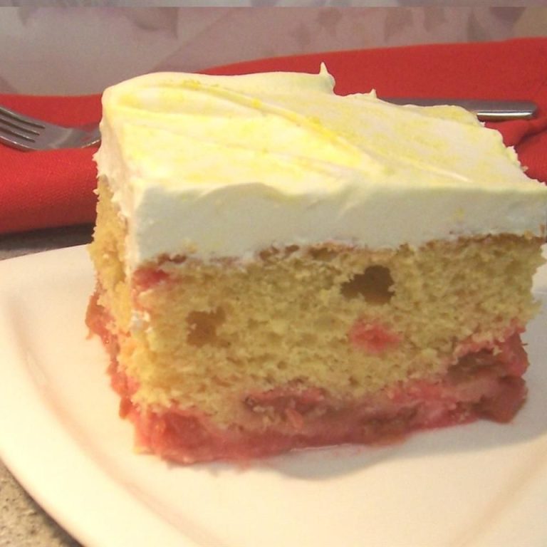 Maryann’s Upside Down Rhubarb Cake: A Perfect Treat for Any Occasion