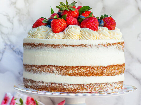Naked Vanilla Cake With Mascarpone And Berries: A Simple and Versatile Recipe