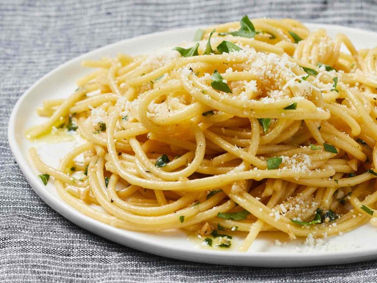 Rich Pasta For The Poor Kitchen: Gourmet Recipes on a Budget