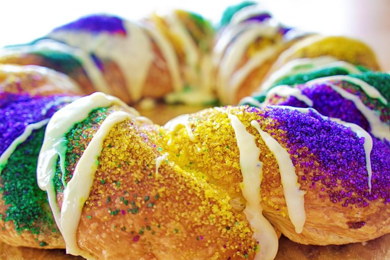 Mardi Gras King Cake: History, Recipe, and Festive Traditions Explained