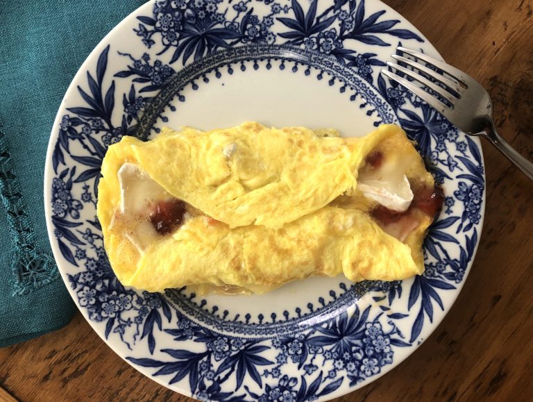 Three Egg Omelet: Easy Recipes and Breakfast Pairings