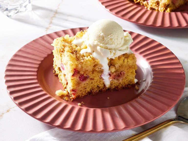 Aunt Kaye’s Rhubarb Dump Cake Recipe: A Sweet and Tart Delight with Nutritional Benefits