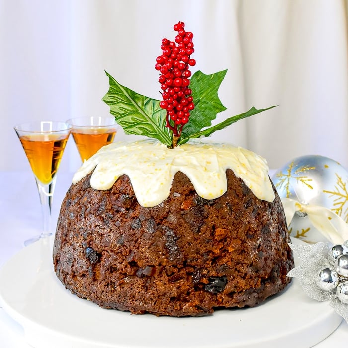Plum Pudding: History, Recipes, and Festive Serving Ideas