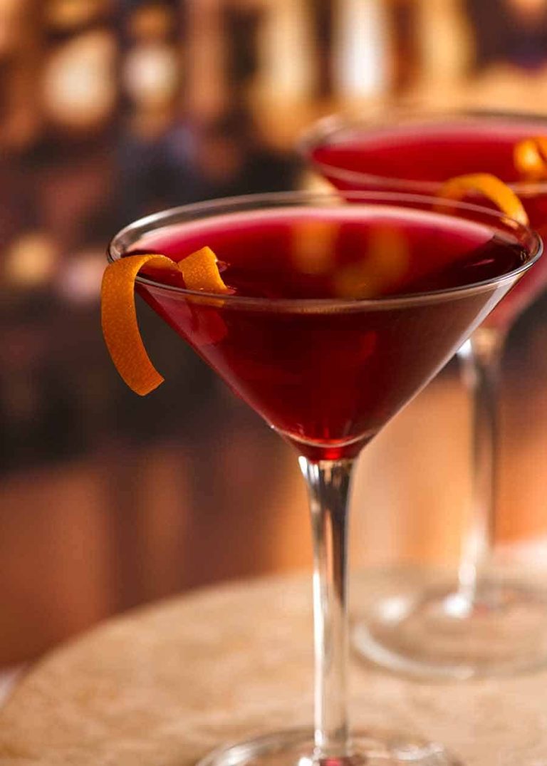 Cosmopolitan Cocktail: Origins, Variations, and Perfect Pairings