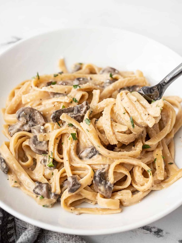 Creamy Chicken Mushroom And Spinach Pasta Recipe: A Nutritious Dinner Delight