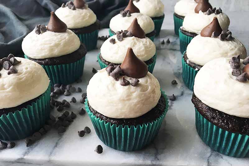 Vegan Chocolate Cupcakes With Vanilla Frosting: Recipe & Flavor Ideas