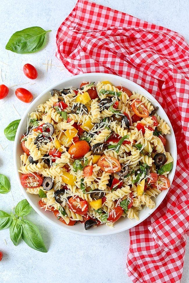 Simple Pasta Salad Recipe – Perfect for Picnics, BBQs, and Weeknight Dinners