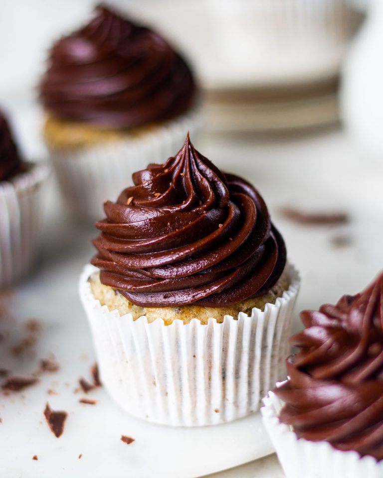 Chocolate Frosting Recipes: Buttercream, Ganache, and Fudge for Perfect Baked Goods