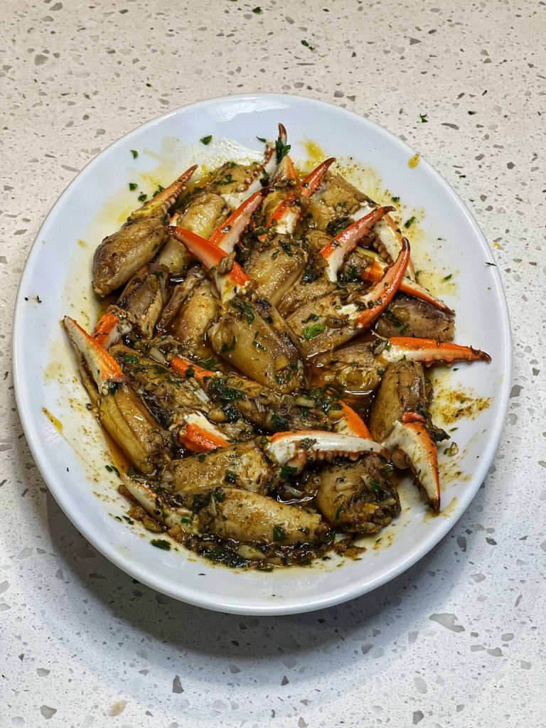 Crab Legs With Garlic Butter Sauce: Easy Recipe and Health Benefits