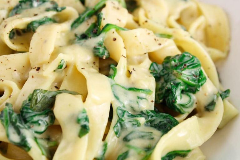 Creamy Gorgonzola Spinach Pasta Recipe with Health Benefits and Variations