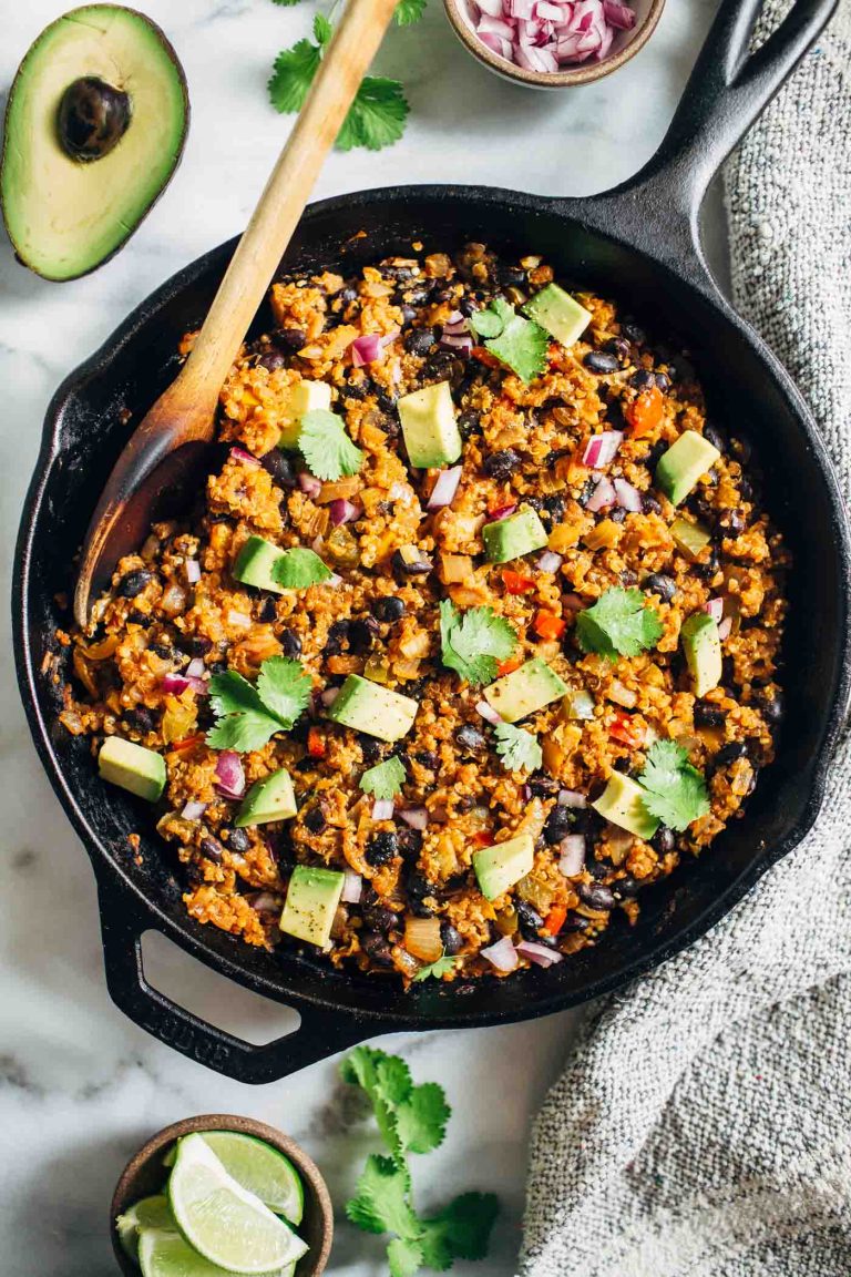 Skillet Mexican Quinoa Recipe | Vegetarian & Flavorful Dinner Idea