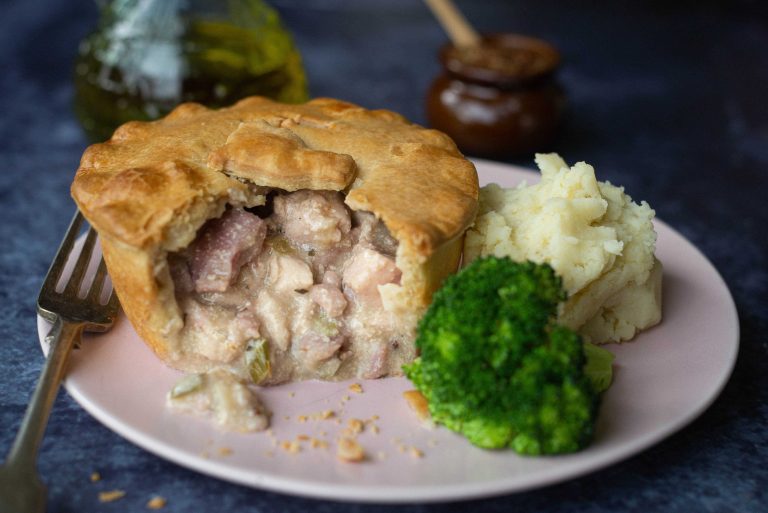 Steak and Kidney Pie: History, Recipe, and Perfect Pairings for a Classic British Dish