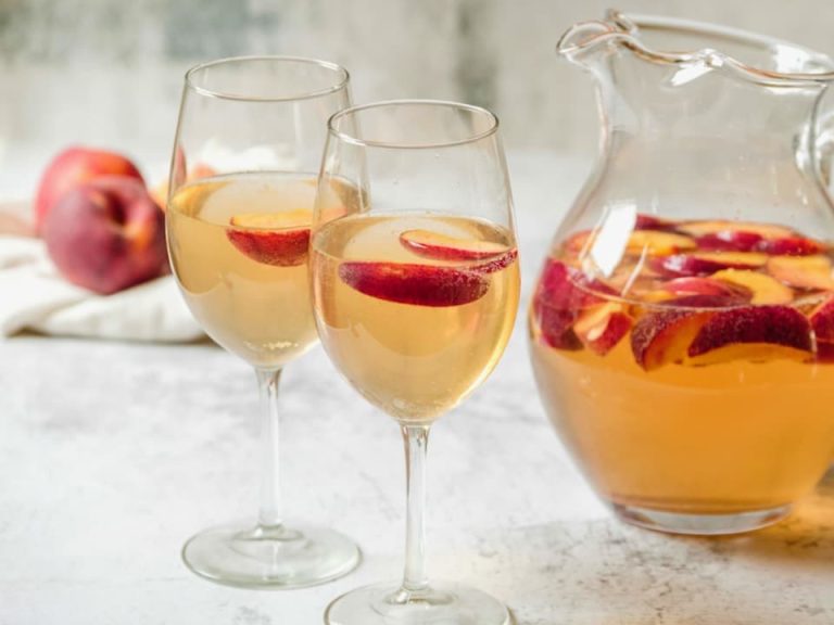 White Peachy Sangria Recipe: Perfect for Parties and Pairings