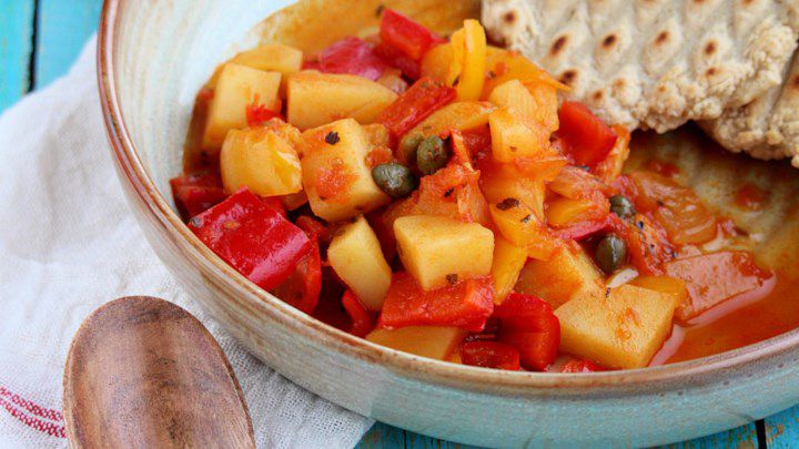 Peperonata Recipe: Traditional Italian Dish with Perfect Pairings for Every Occasion