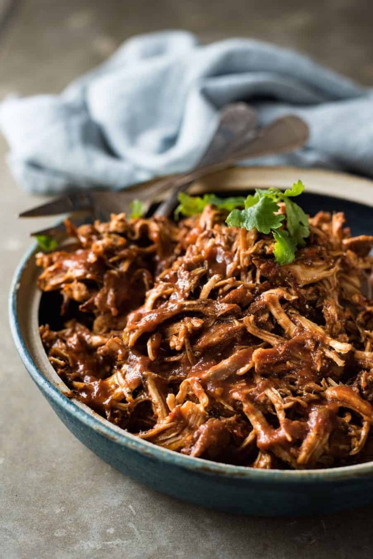 Slow Cooker Mexican Pulled Chicken: Easy Recipe for Flavorful Meals