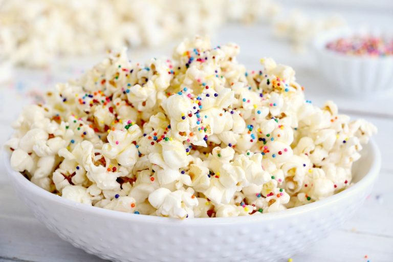 Sticky Popcorn: Irresistible Sweet and Savory Recipes and Where to Buy Them
