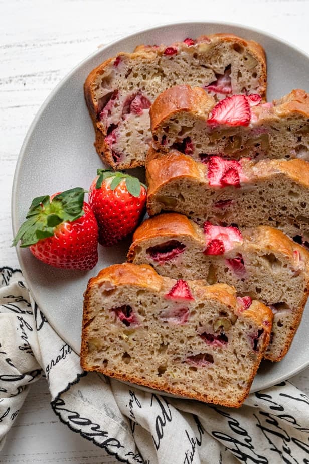 Strawberry Banana Bread with Nuts – Easy Recipe & Tips