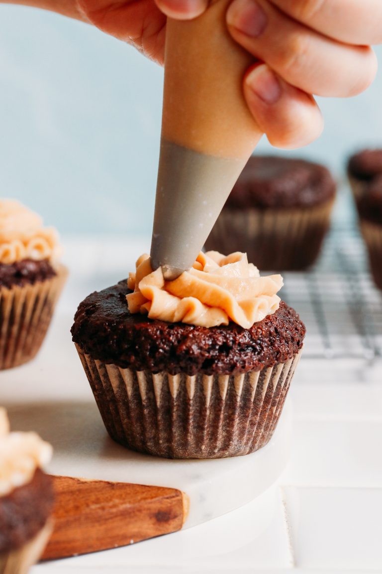 Vegan Fluffy Peanut Butter Frosting: A Versatile and Delicious Recipe