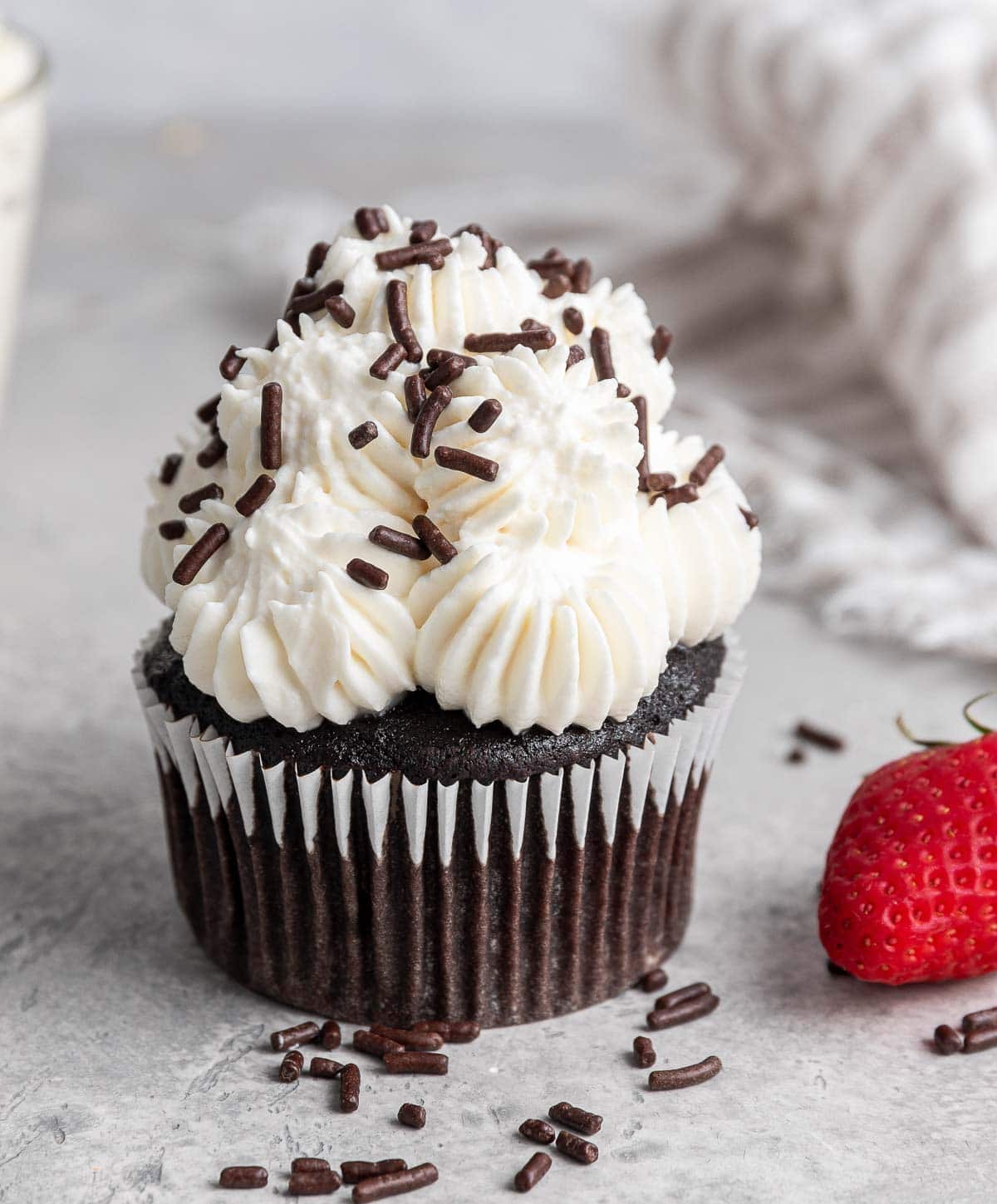 Whipped Cream Cream Cheese Frosting: Perfect for Cakes, Cupcakes, and More