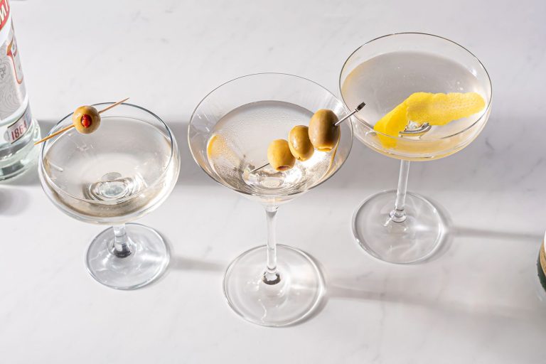 Dirty Martini: History, Recipe, and Modern Twists for Cocktail Lovers