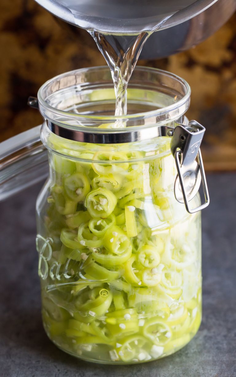 Pickled Banana Peppers: Benefits, Uses, and Storage Tips