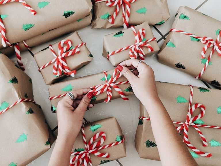 9 Best Gifts for Parents This Christmas: Thoughtful Ideas for Memorable Experiences