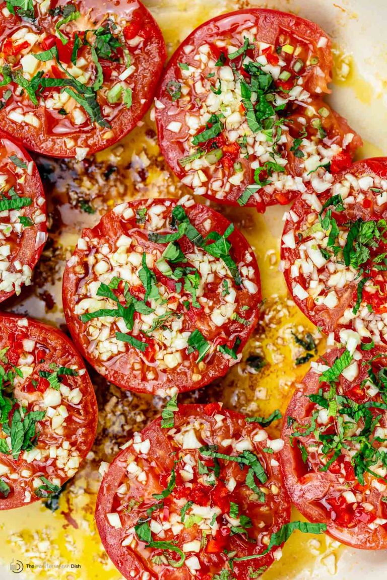 Roasted Tomatoes With Garlic: A Versatile and Healthy Recipe