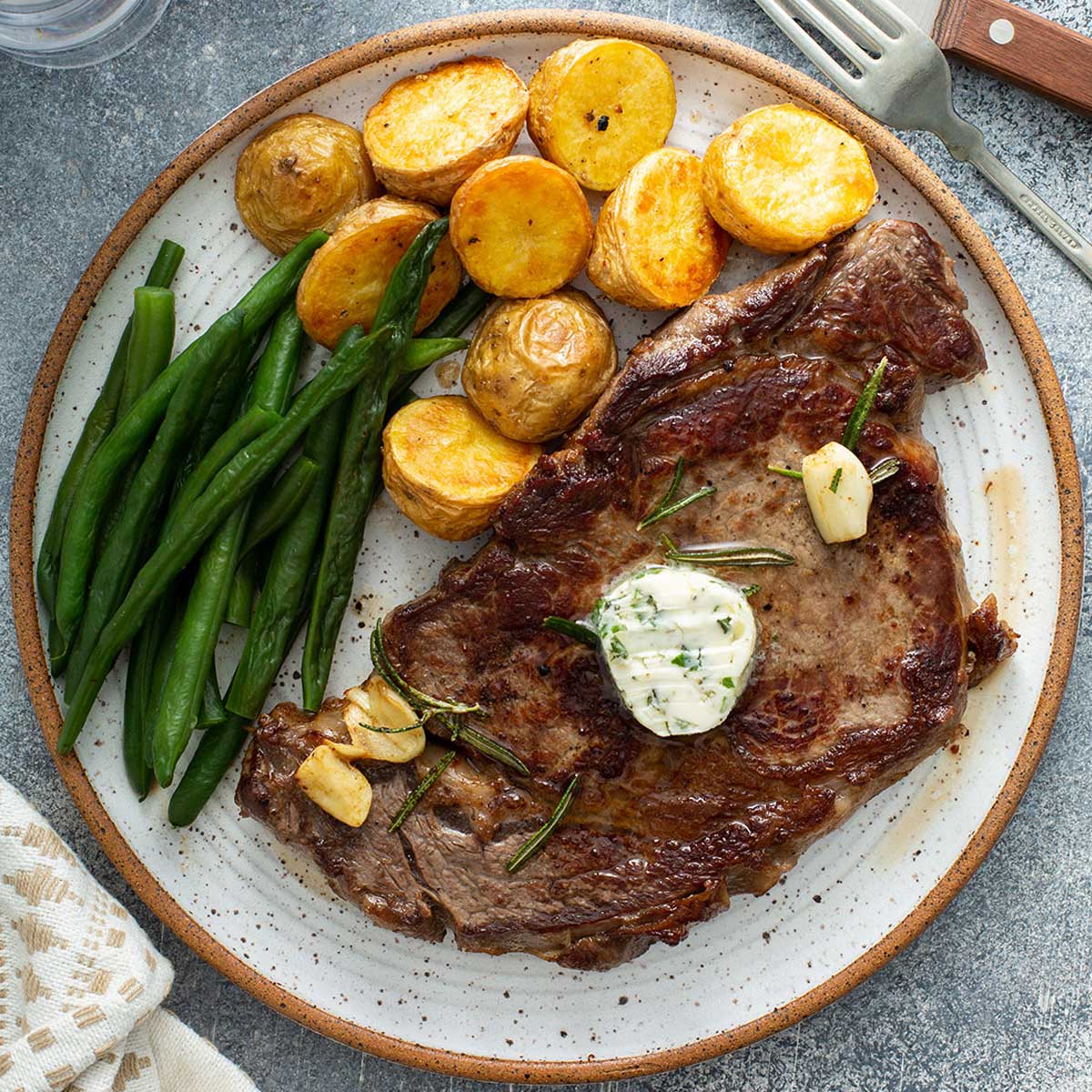 Flatiron Steaks at Home: Tips, Techniques, and Perfect Pairings