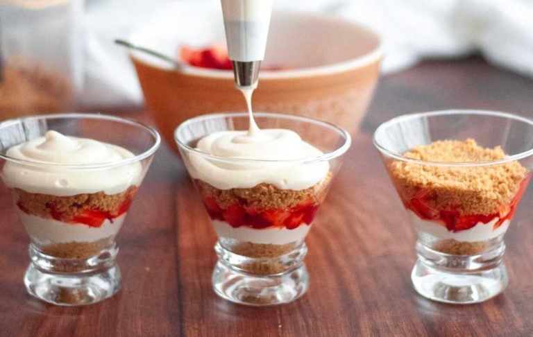 Strawberry Pudding Parfaits: A Quick and Delicious Dessert for Any Occasion