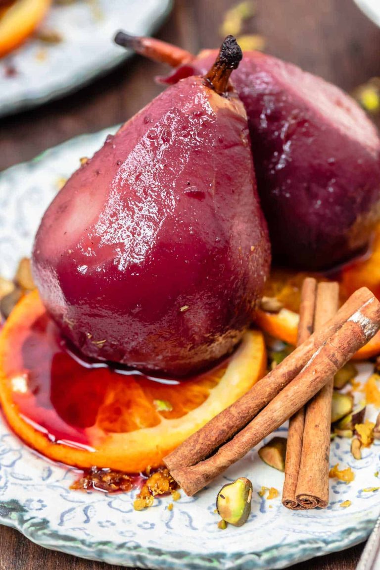 Poached Pears: A Deliciously Nutritious Dessert with Rich History and Easy Recipes