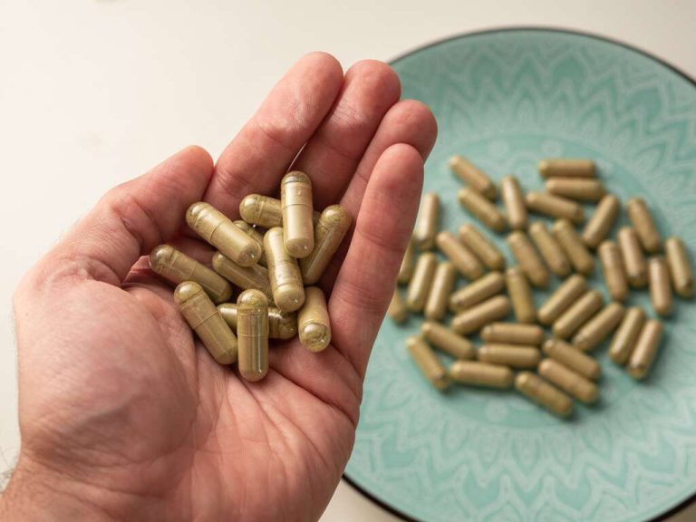 9 Best Kratom Capsules for Pain Relief, Energy, and Stress Management