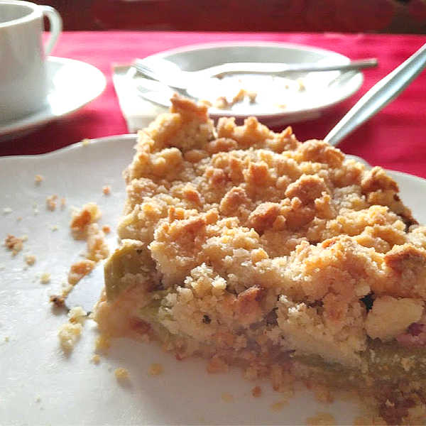 Omas Rhubarb Cake Recipe: A Traditional German Dessert with a Tangy Twist