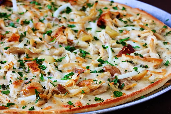 Chicken Garlic Pizza: Ingredients, Recipes, and Pairing Tips