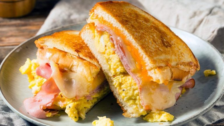 Tom’s Scrambled Egg Sandwich: A Gourmet, Nutritious Breakfast Delight