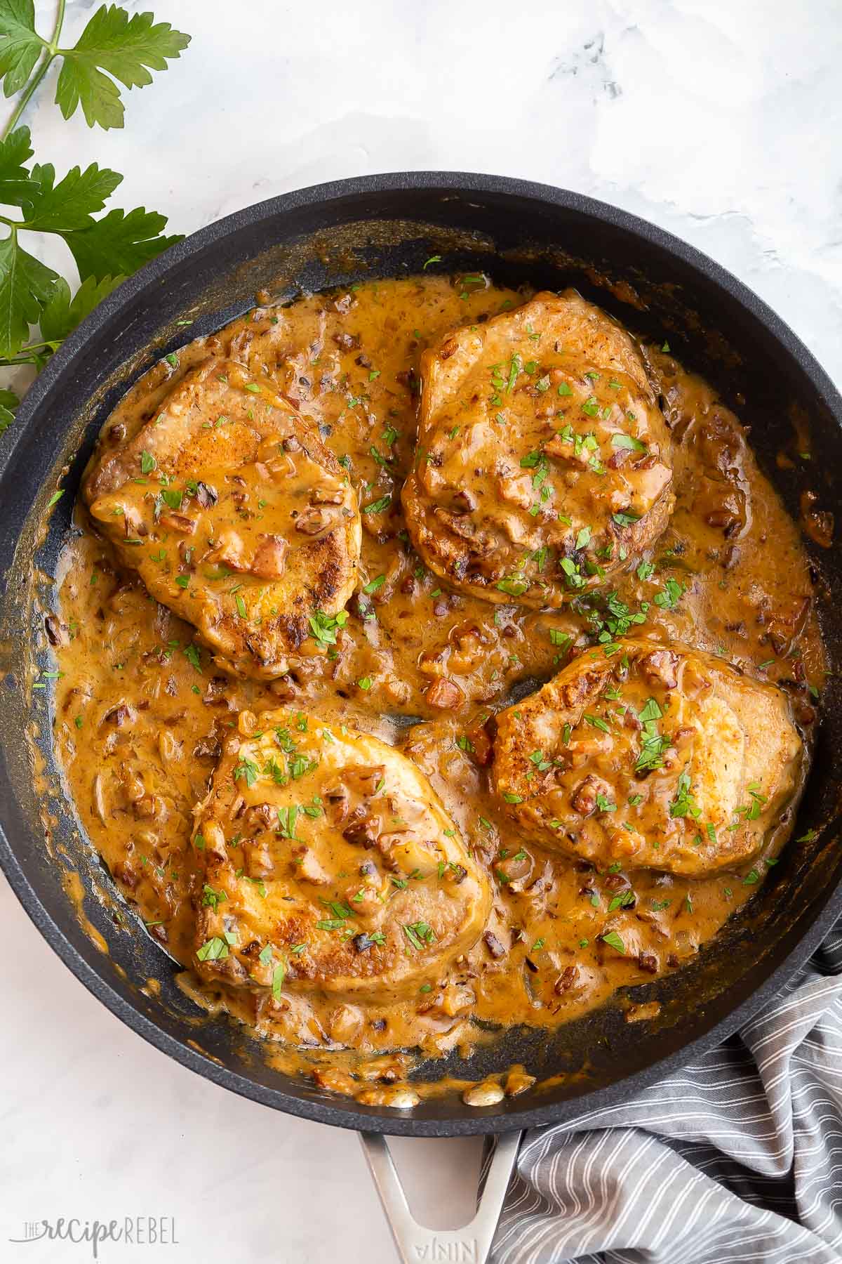 Smothered Pork Chops Recipe: Rich, Southern Flavor and Perfect Cooking Tips
