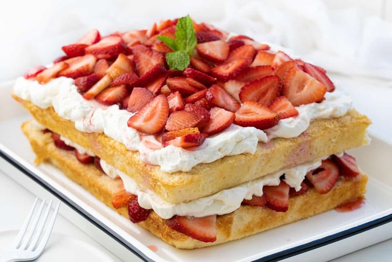 Strawberry Shortcake With Cheesecake Whipped Cream: Recipe & Variations