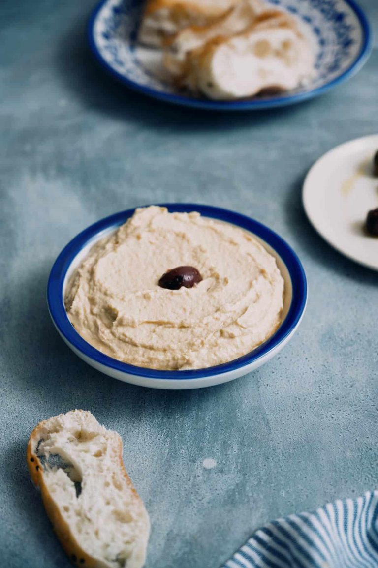 Taramosalata: Traditional Greek Dip with Modern Twists and Easy Serving Ideas