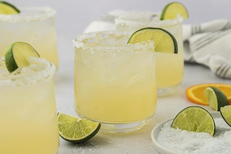 Margaritas: Craft Perfect Cocktails with Classic Ingredients and Creative Twists