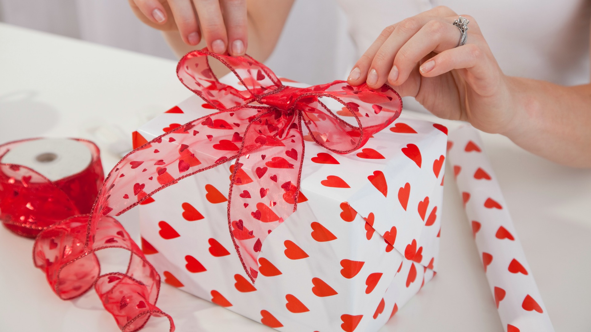 9 Best Valentine Gifts for Her: Unique Ideas to Make Her Day Special